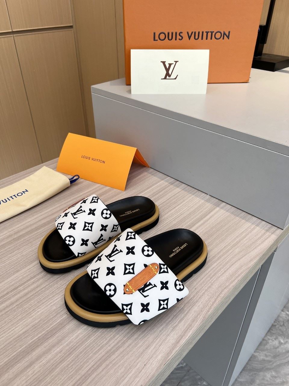 Louis Vuitton Slippers